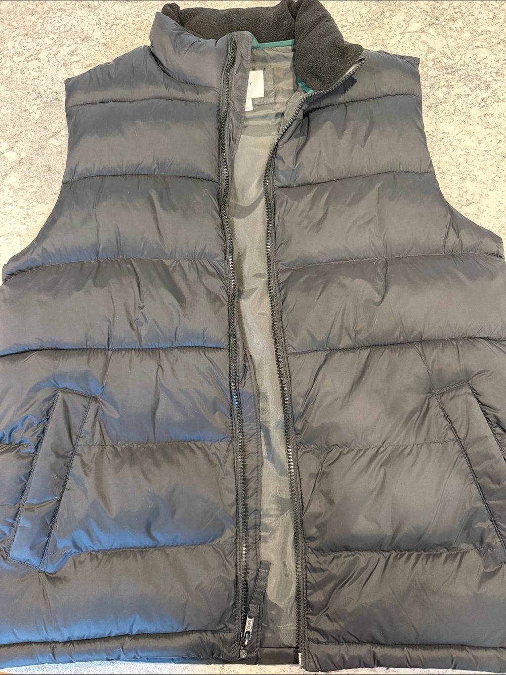 Men's Quilted Puffer Vest in Black